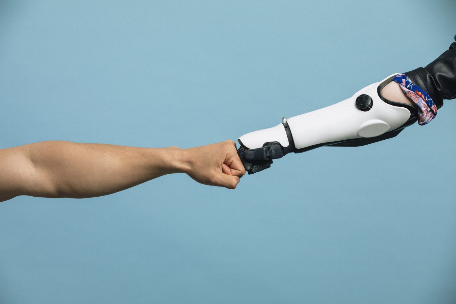 Investors favour human touch over robo advisory
