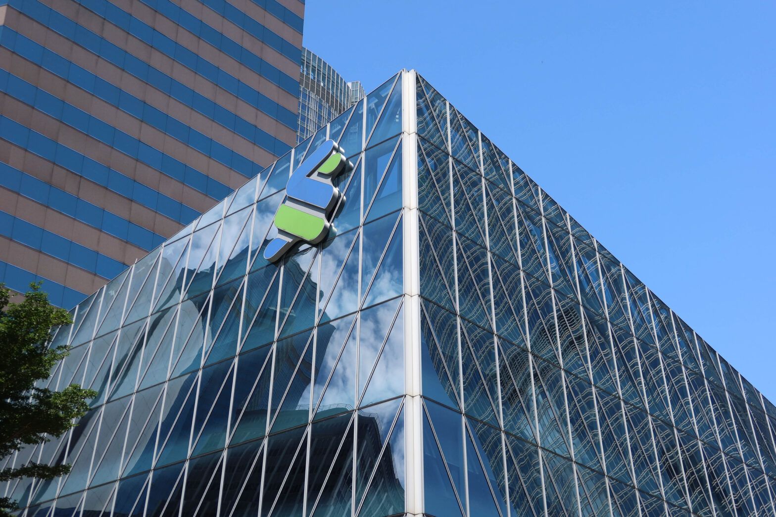 Standard Chartered hires former UBS GWM and JPMAM strategists